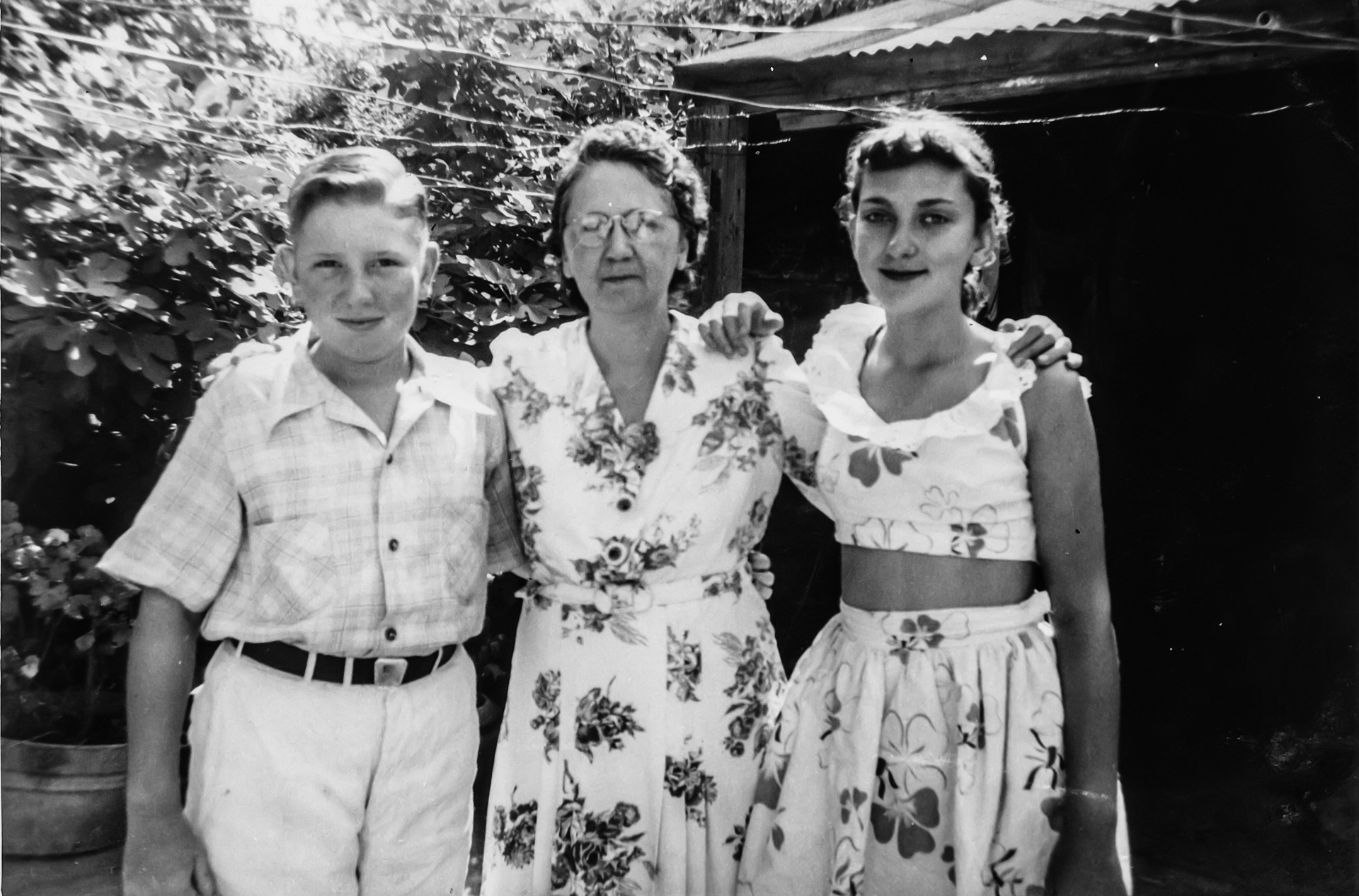 Marilyn Graves Family 1940s